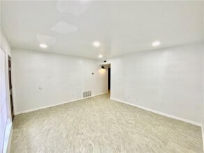 Building Photo - 6910 Hart Ln