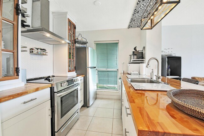 Building Photo - 261 Cypress Point Dr