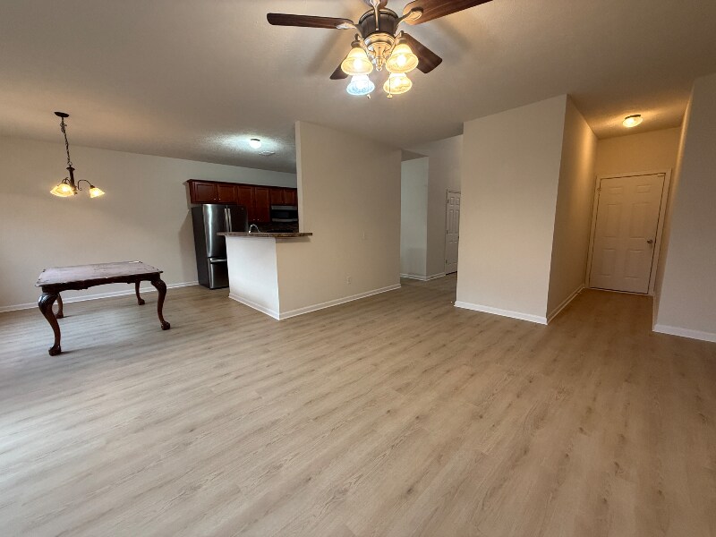 Building Photo - 102 Privett Ct