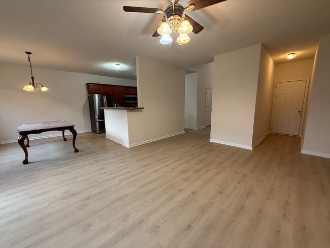 Building Photo - 102 Privett Ct