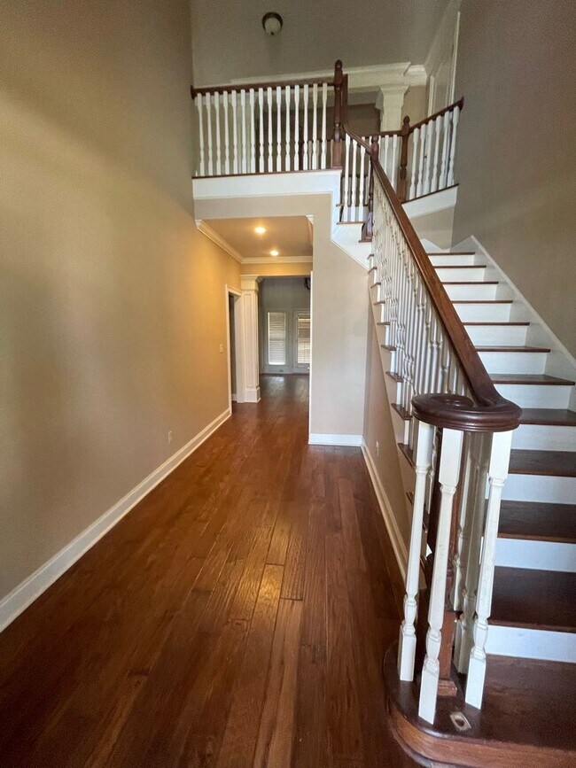 Building Photo - Beautiful 5 Bedroom 3 Bath In Taylor Lakes...