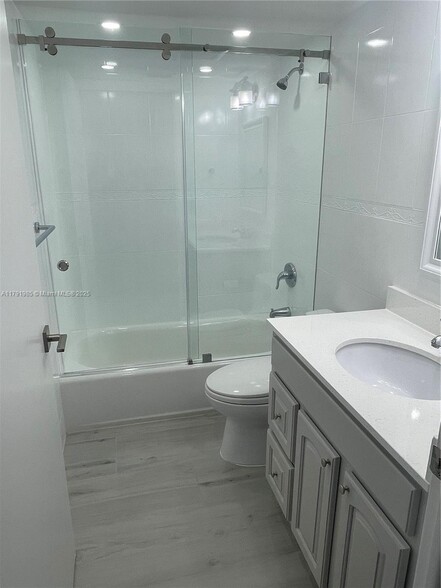 Building Photo - 575 Crandon Blvd