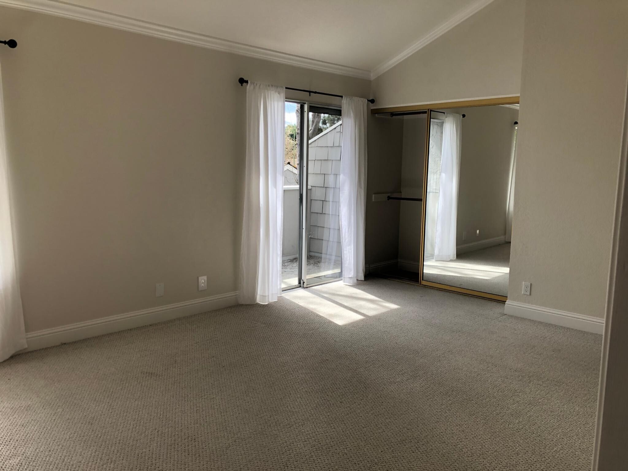 Building Photo - 2400 Lincoln Village Dr