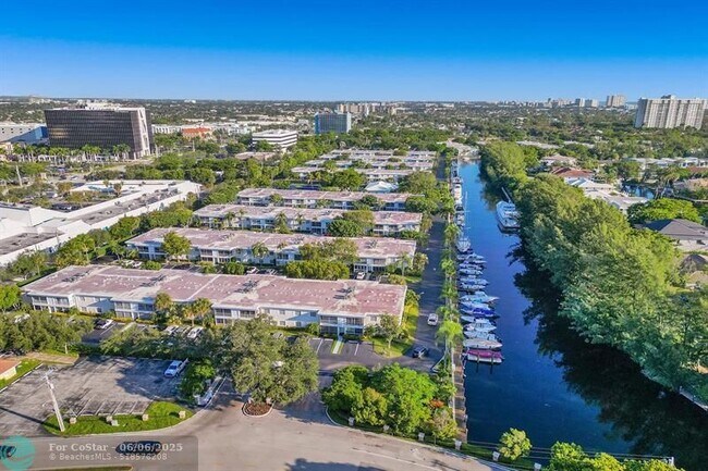 Building Photo - 6211 Bay Club Dr