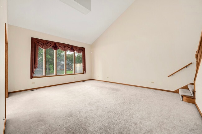 Building Photo - 1015 Claremont Dr