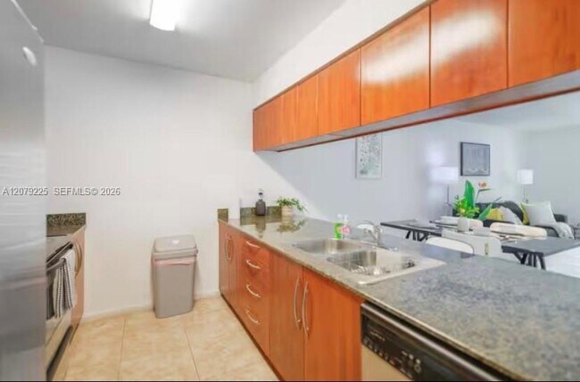 Building Photo - 1200 Brickell Bay Dr