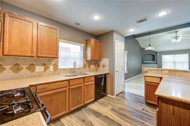 Building Photo - 5711 Kenwood