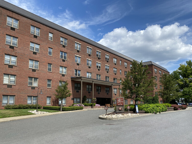 Building Photo - Towne Towers Apartments