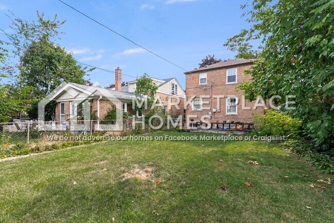 Building Photo - 2604 Elm St
