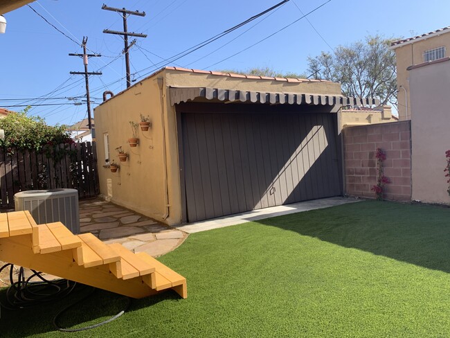 Building Photo - 4222 S Bronson Ave