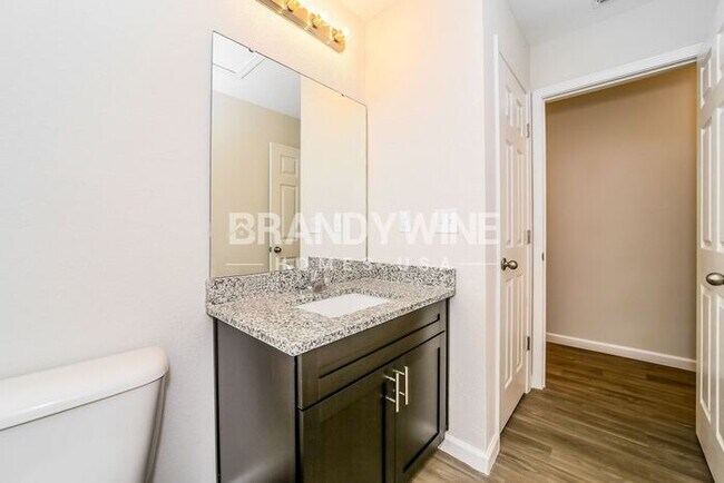 Building Photo - 509 Narnia Ct
