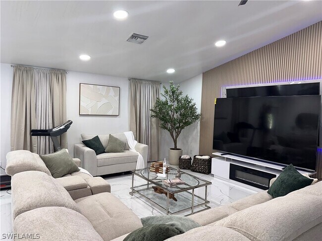 Building Photo - 3417 31st St W