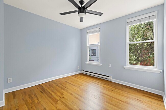 Building Photo - 607 1st St