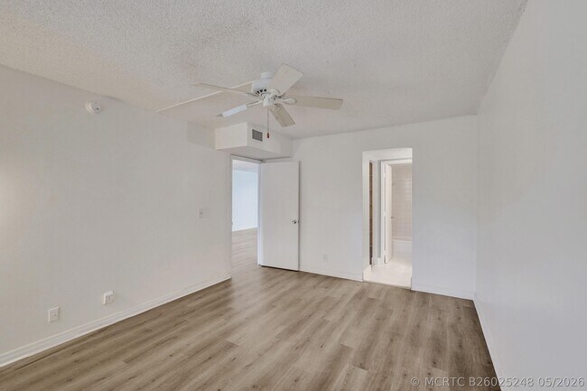 Building Photo - 9470 Poinciana Pl
