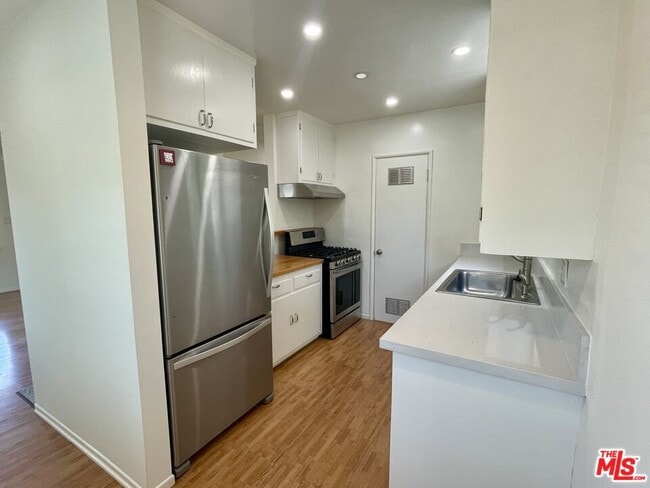 Building Photo - 3227 Bennett Dr