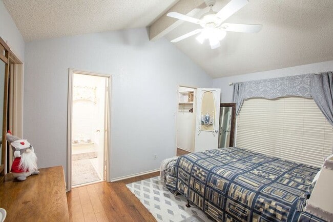 Building Photo - 2902 Post Oak Dr