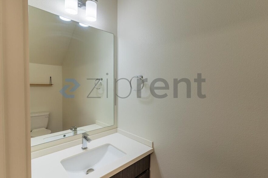 Building Photo - 7805 Cooper Ln