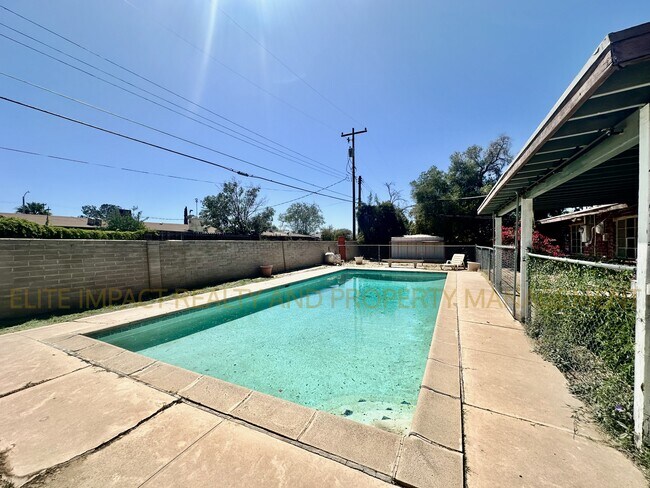 Building Photo - 5962 E 25th St