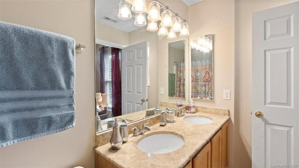 Building Photo - 18651 Shawnee Ridge Rd