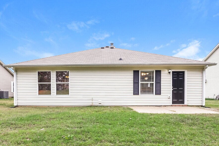 Building Photo - 2657 Sutherland Dr