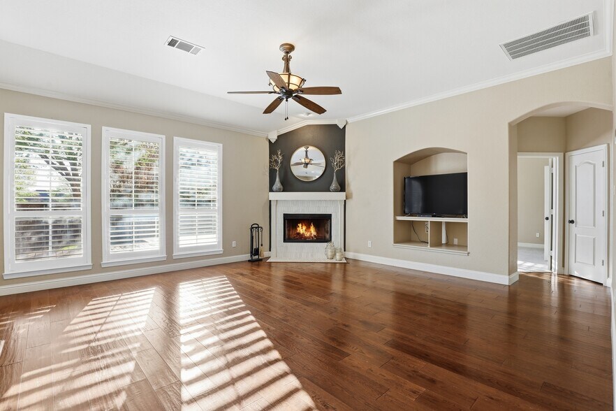 Building Photo - 1101 Countryhill Dr