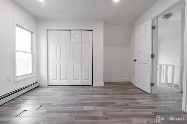 Building Photo - 410 Chadwick Ave