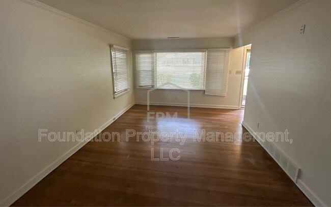 Building Photo - 1169 Dearing Rd
