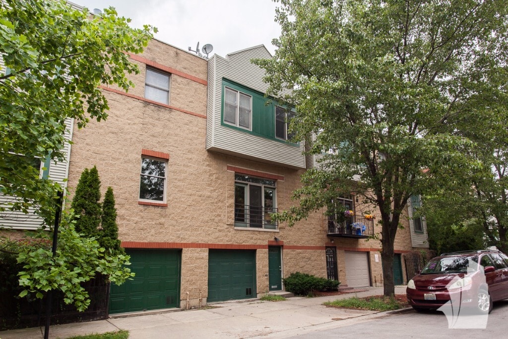 Building Photo - 616 N Paulina St