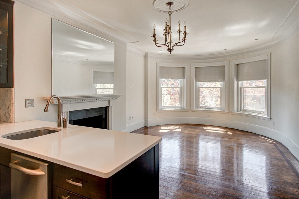 Building Photo - 395 Marlborough St