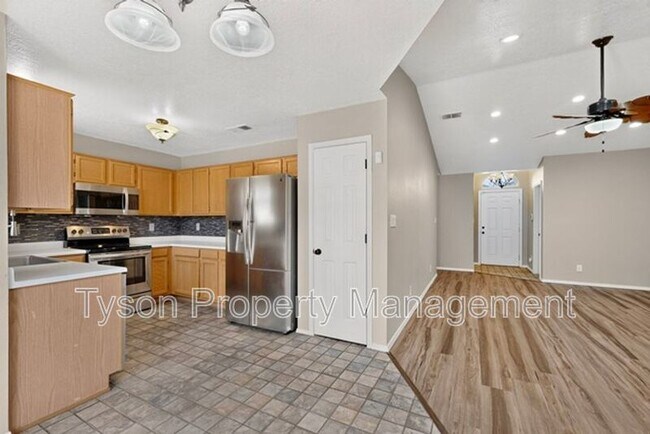 Building Photo - 1409 Stoneway Dr NW