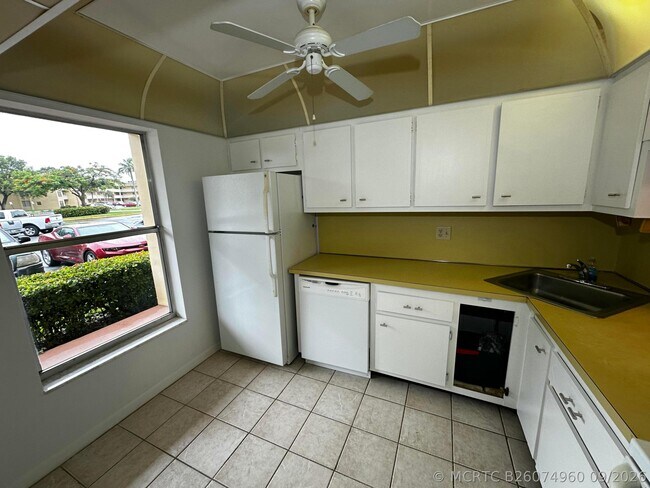 Building Photo - 6091 NW 61st Ave