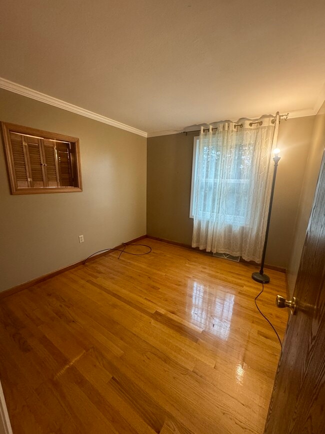 Upstairs bedroom/ office - 5940 Bowman Rd