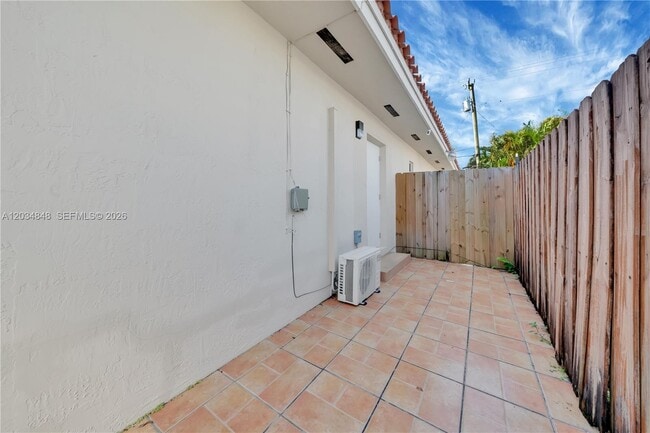 Building Photo - 7600 SW 19th Terrace