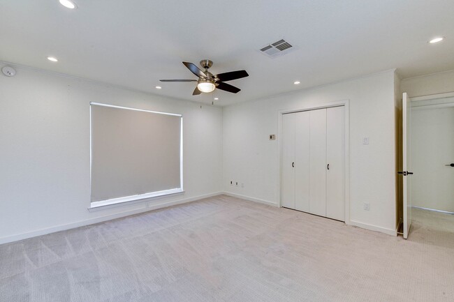 Building Photo - Museum District: Chic 2-Story newly updated home!