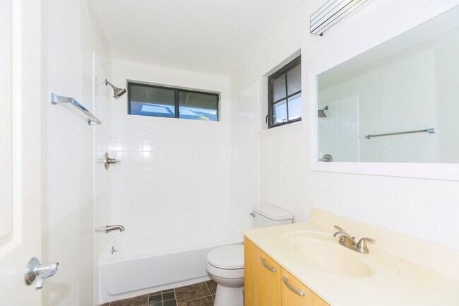 Building Photo - Beautiful 4 bedroom /2.5 bath in Royal Kunia