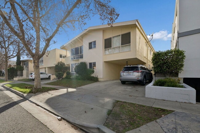 Building Photo - 333 Rexford Dr