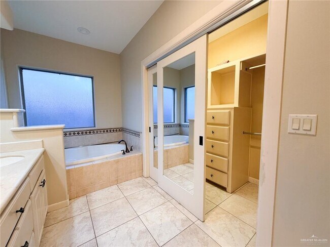 Building Photo - 29 E Uphall Ave