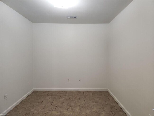 Building Photo - 6045 Bradford Dr