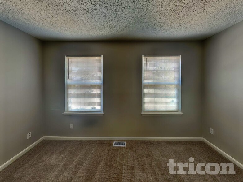 Building Photo - 2906 Laurel Wood Dr