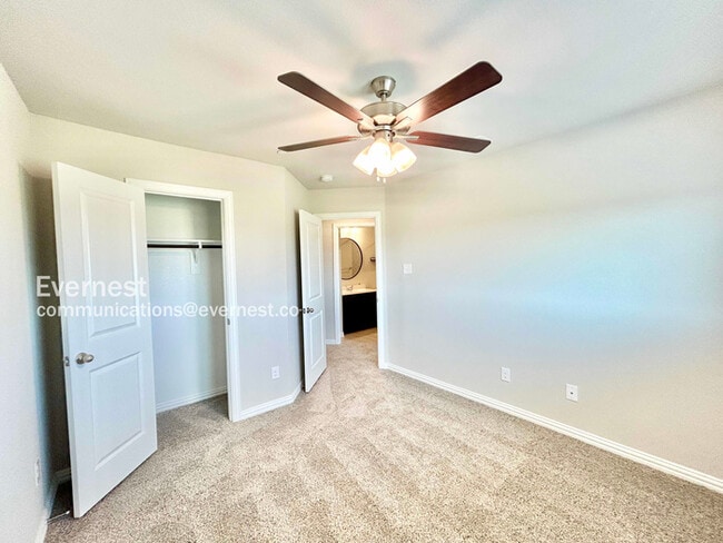 Building Photo - 3030 Willow Wood Ct