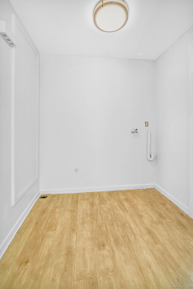 Building Photo - 387 Bucks Hl Rd