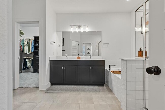 Building Photo - 905 Gray Fox Lp