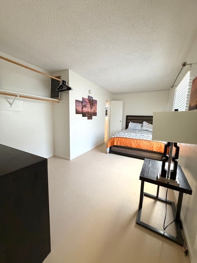 Building Photo - Cozy 1 Bedroom 1 Bathroom with Great Views