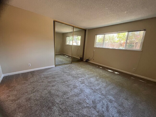 Building Photo - Cowell 4808-4810