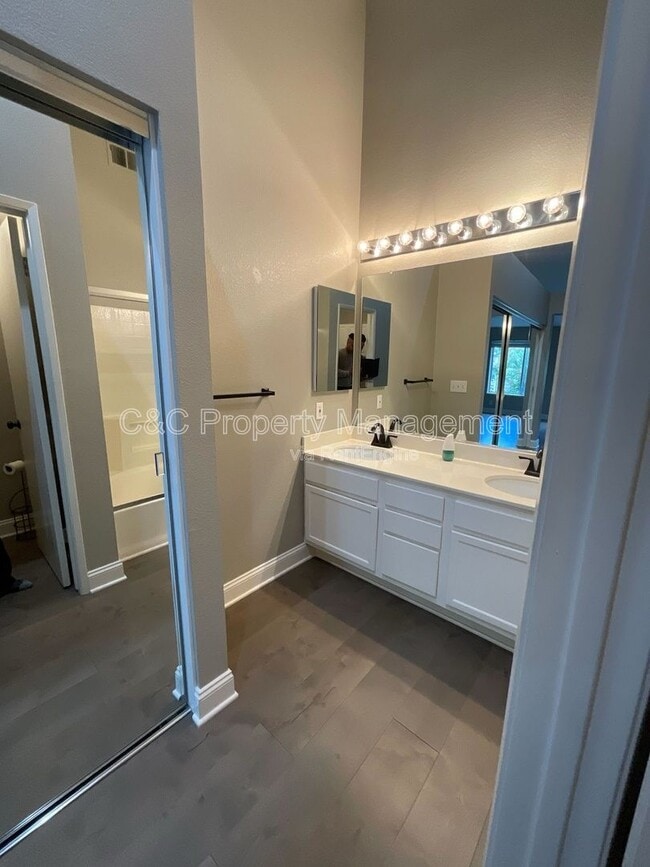 Building Photo - 6221 Barb Werner Ln