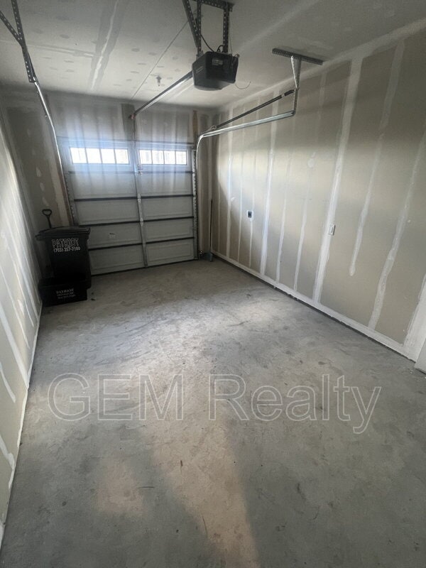 Building Photo - 42710 Darala Dr