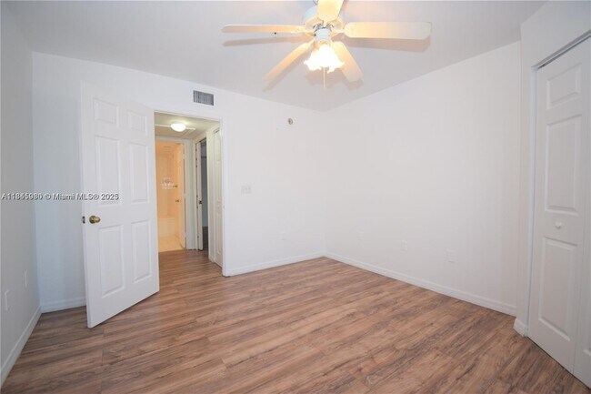 Building Photo - 631 SW 111th Ln