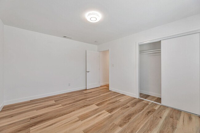 Building Photo - Beautifully Maintained 3-Bedroom Home l Hu...