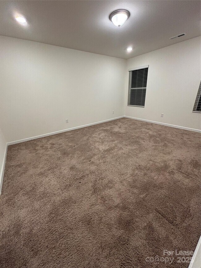 Building Photo - 6043 Rizer Dr