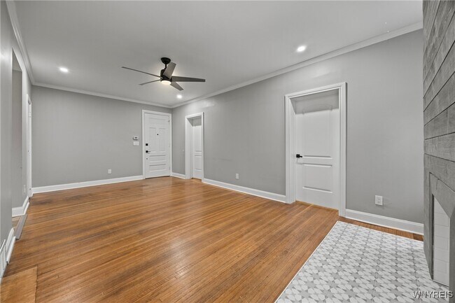 Building Photo - 522 W Ferry St